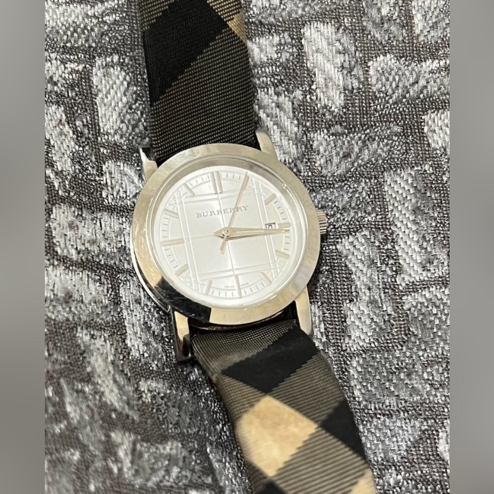 Burberry Silver and Black Women's Watch - Picture 2 of 4